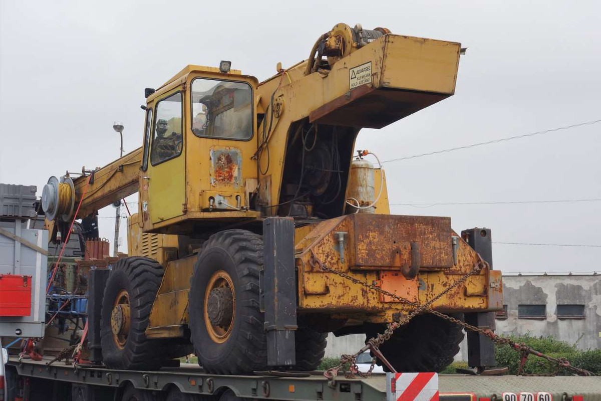 Grove-RT-60S-4x4x4_1978_1b