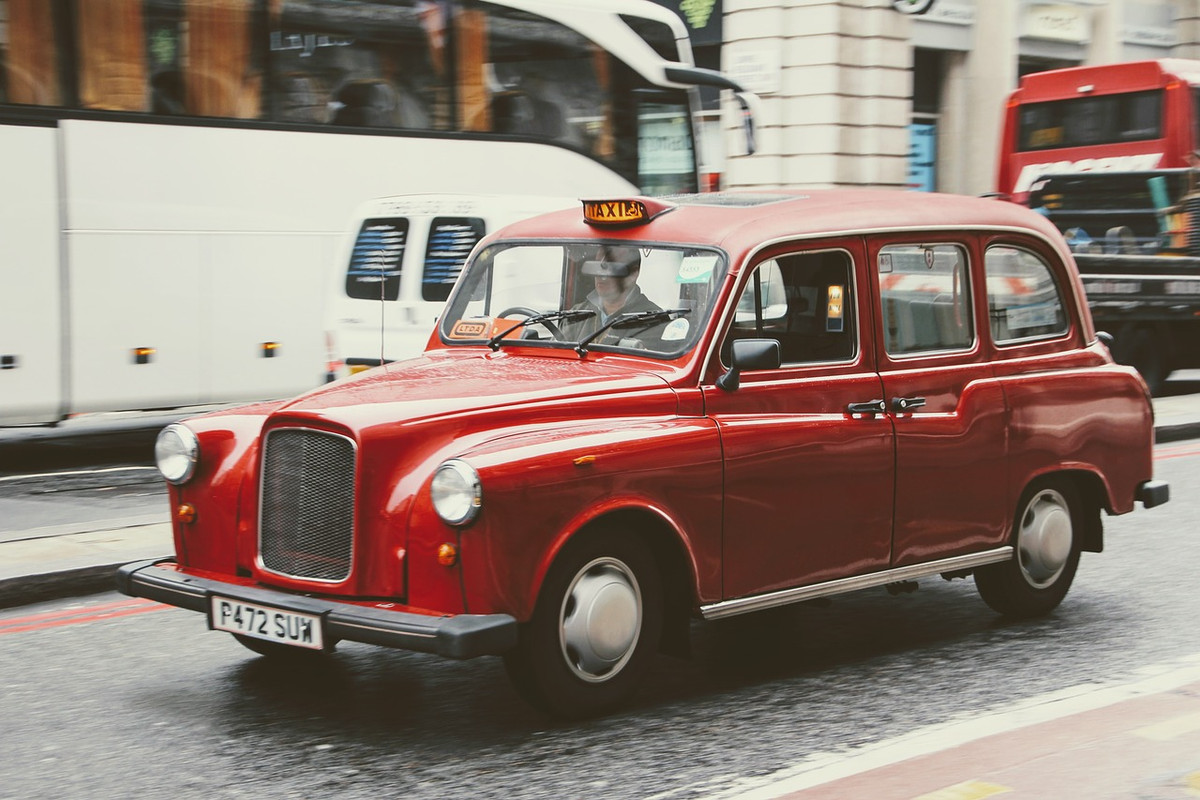 red-taxi-1932107-1280.jpg