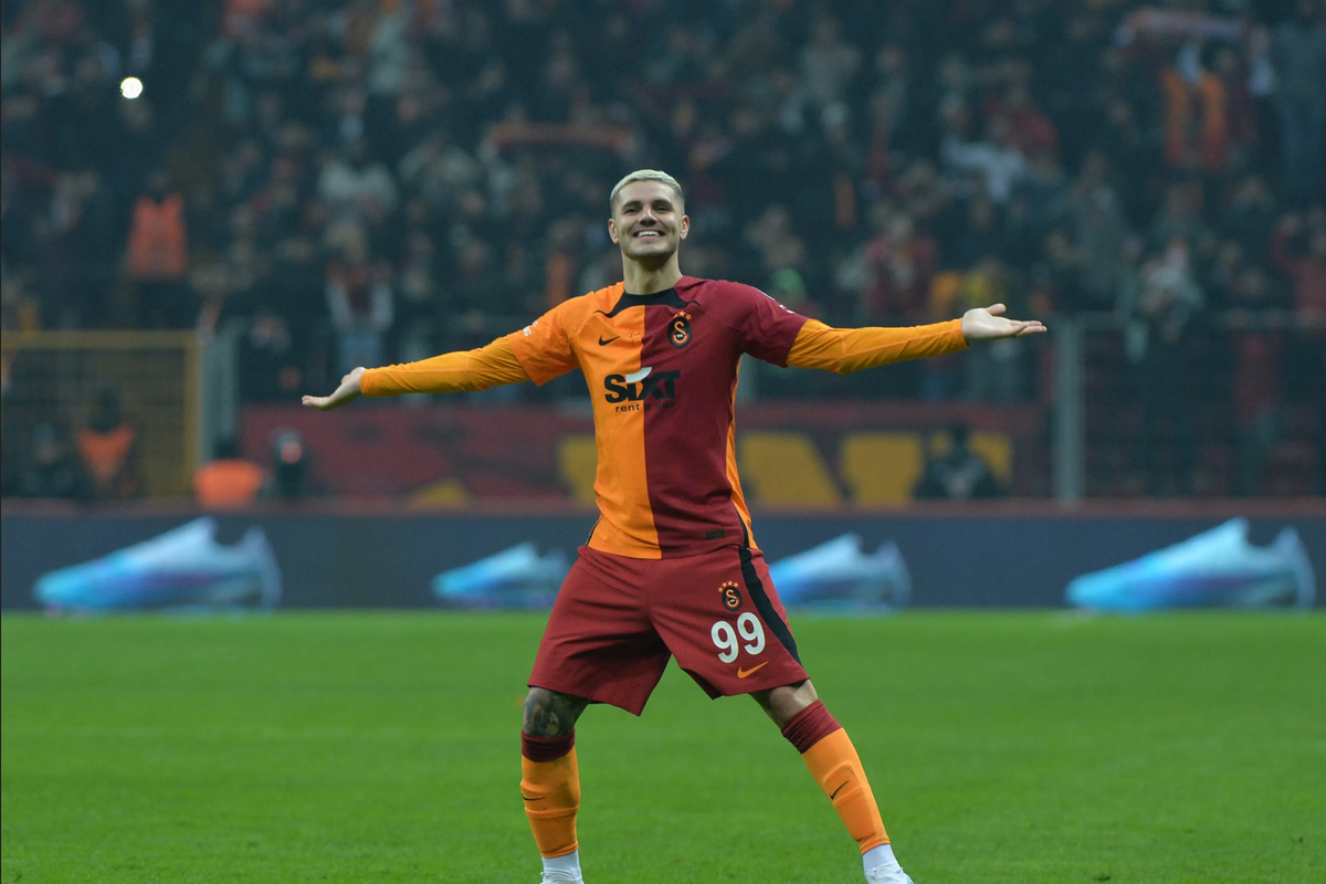 Mauro Icardi intenta cobrar penal como Messi y comete horrible error