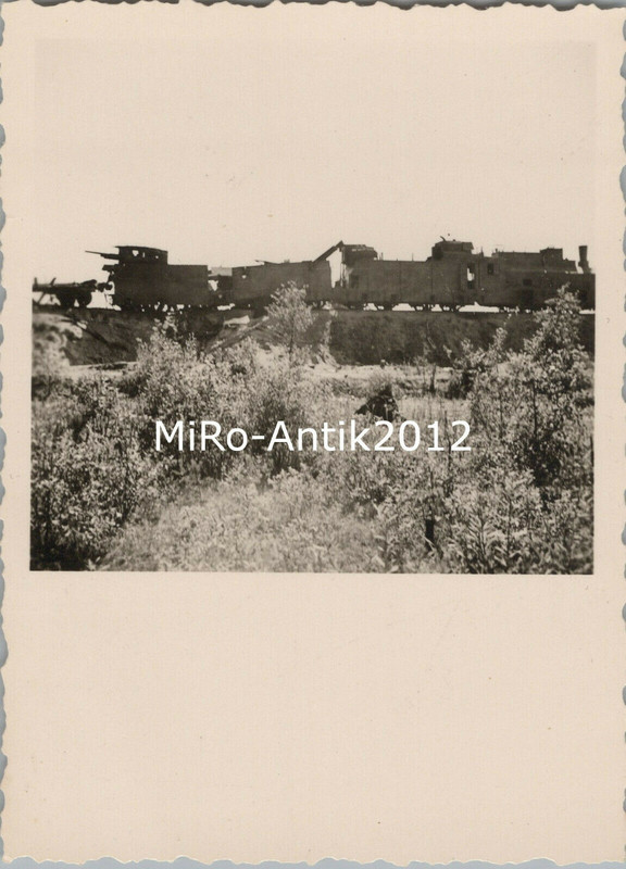 Foto, Wehrmacht, zerstörter Panzerzug im Prypjat Gebiet 1941, Ukraine