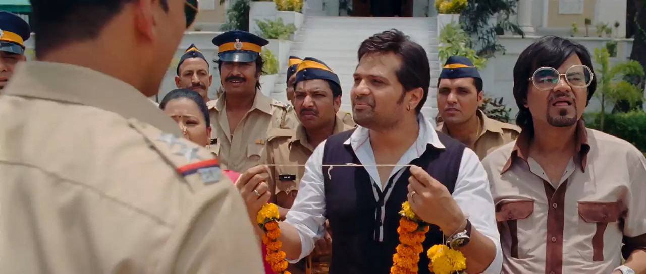 Khiladi 786 2012 BluRay [Hindi + Tamil] 480p 720p ESub Screenshot