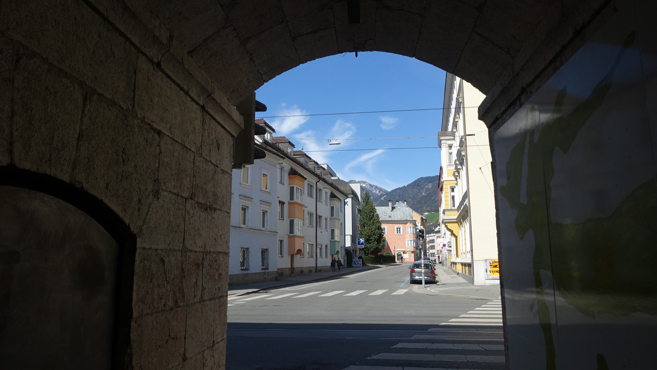 2023.04.22 Dreiheiligenstraße vom Viaduktbogen aus