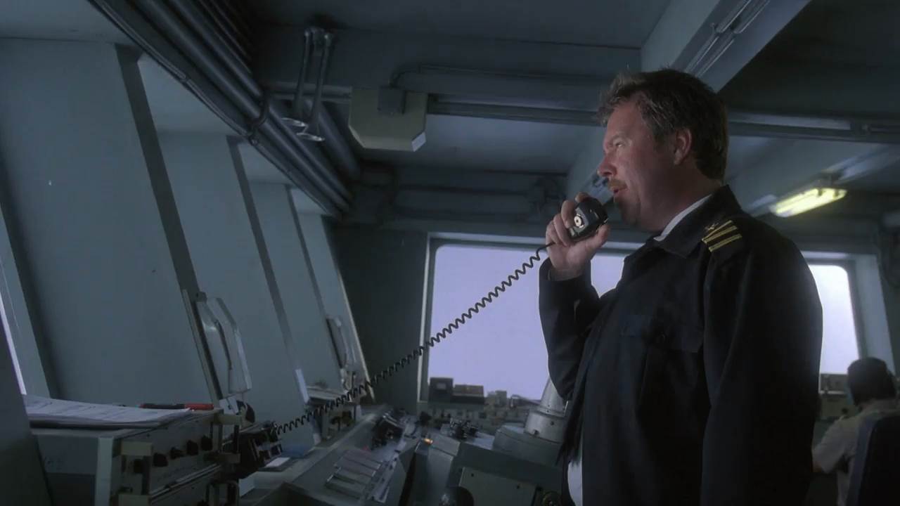 Raging Sharks 2005 WebRip [Hindi + Tamil + Telugu + English] 480p, 720p Screenshot