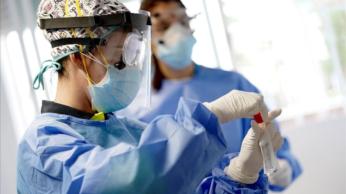 España baja contagios por Covid-19, pero aumenta hospitalizaciones