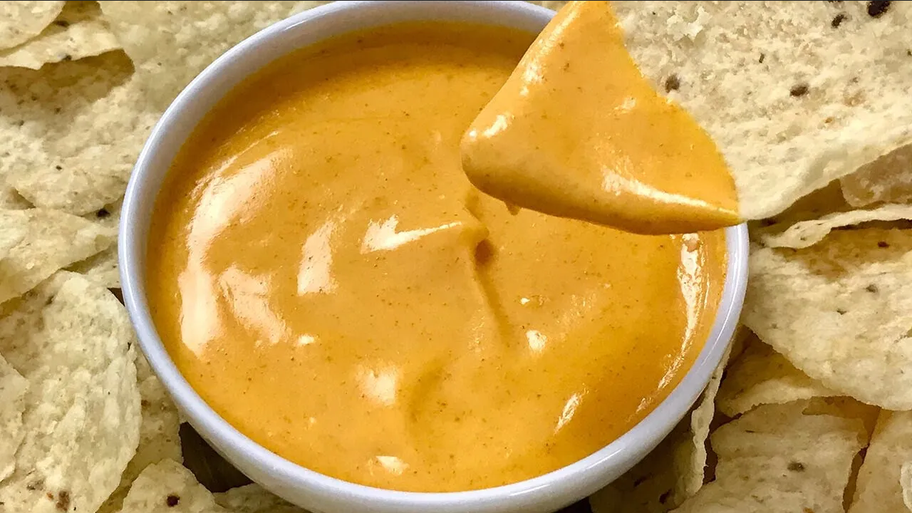 Prepara unos deliciosos nachos con queso, así disfrutarás el Super Bowl