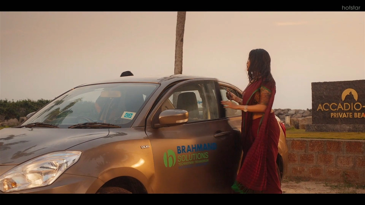 Hannah Reji Koshy  Hot navel show from Theerpu.mkv_snapshot_00.04.245