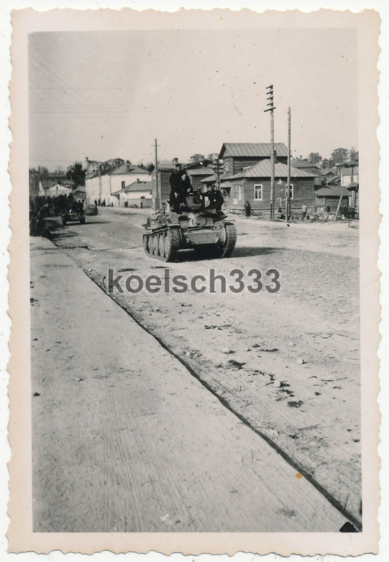 Foto Praga TNH Panzer 38(t) in Smolensk auf dem Marsch nach Roslawl Russland