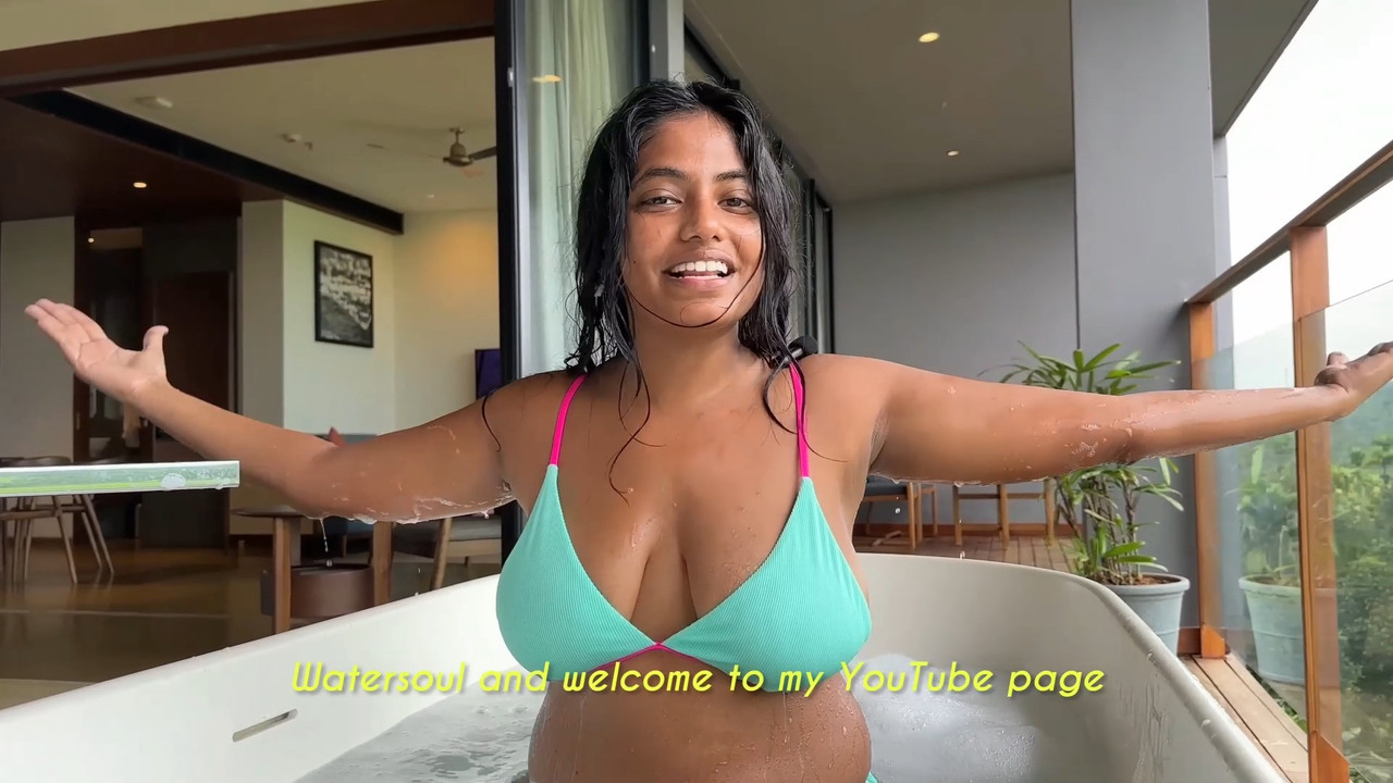[Image: Watersoul-Huge-boobs-in-green-bikini-mp4...42-978.jpg]