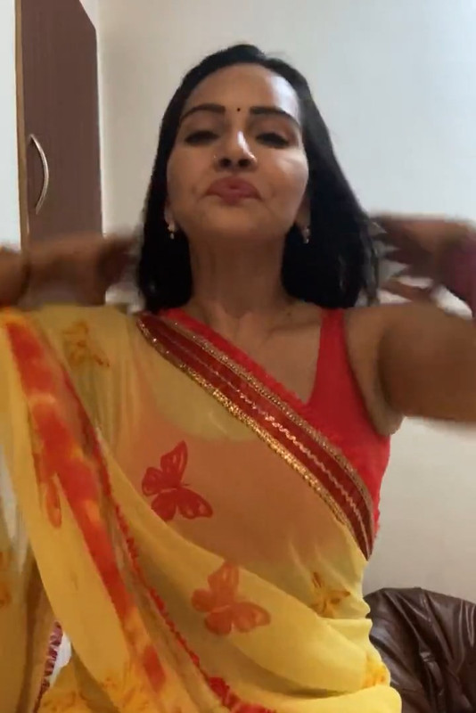 Geetanjali Mishra Sexy Cleavage and armpit though in Orange sleevless saree.mp4_snapshot_06.14.610