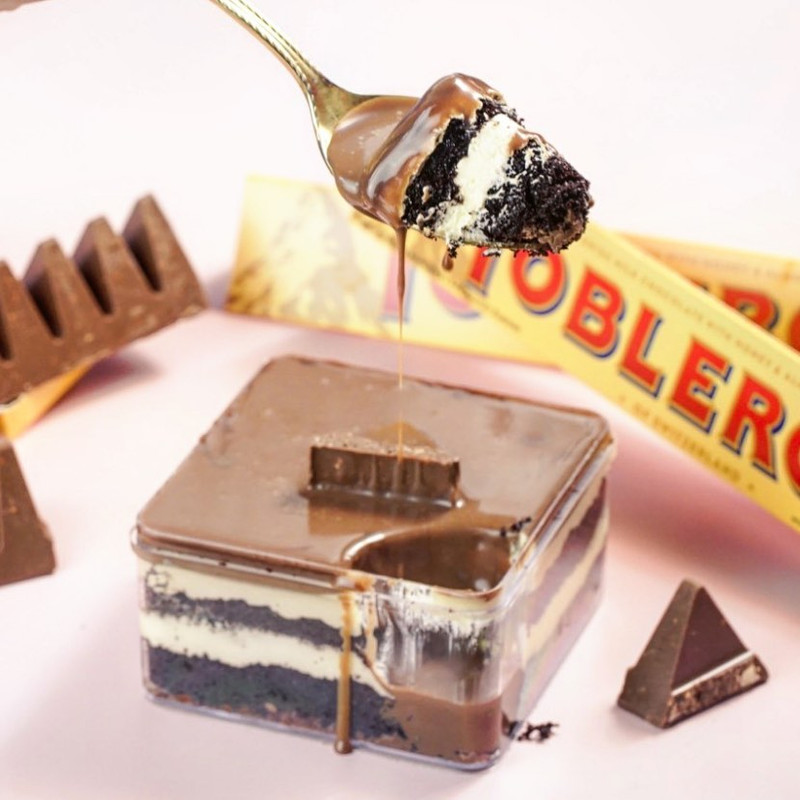 Ilustrasi dessert box - Bittersweet by Najla
