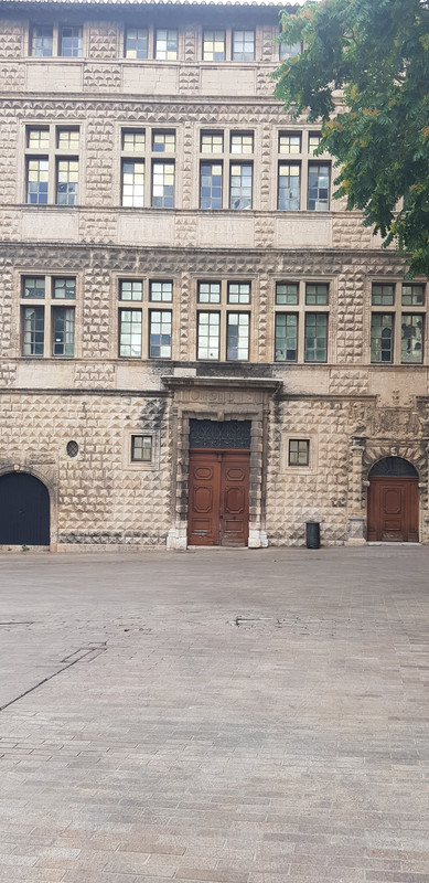 Лягушачьи лапки в Лионе, а в Марселе мистраль и мыло. Обычный отчет.