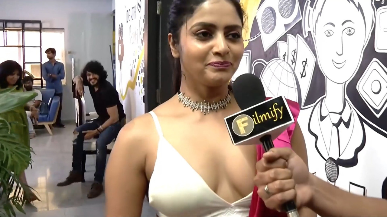 [Image: Pragya-Nayan-Sexy-Wide-boobs-and-clevage...02-975.jpg]
