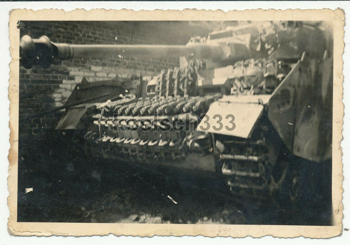 Foto Panzer IV Kampfwagen der Wehrmacht mit langer KwK und Seitenschürzen