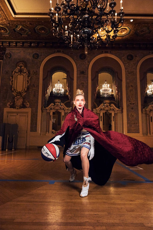 elsa-hosk-for-paper-magazine-sports-issue-2018-baroque-basketbal