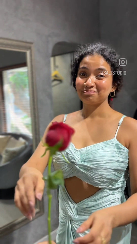 anna ben in hot costume.mp4_snapshot_00.09.146