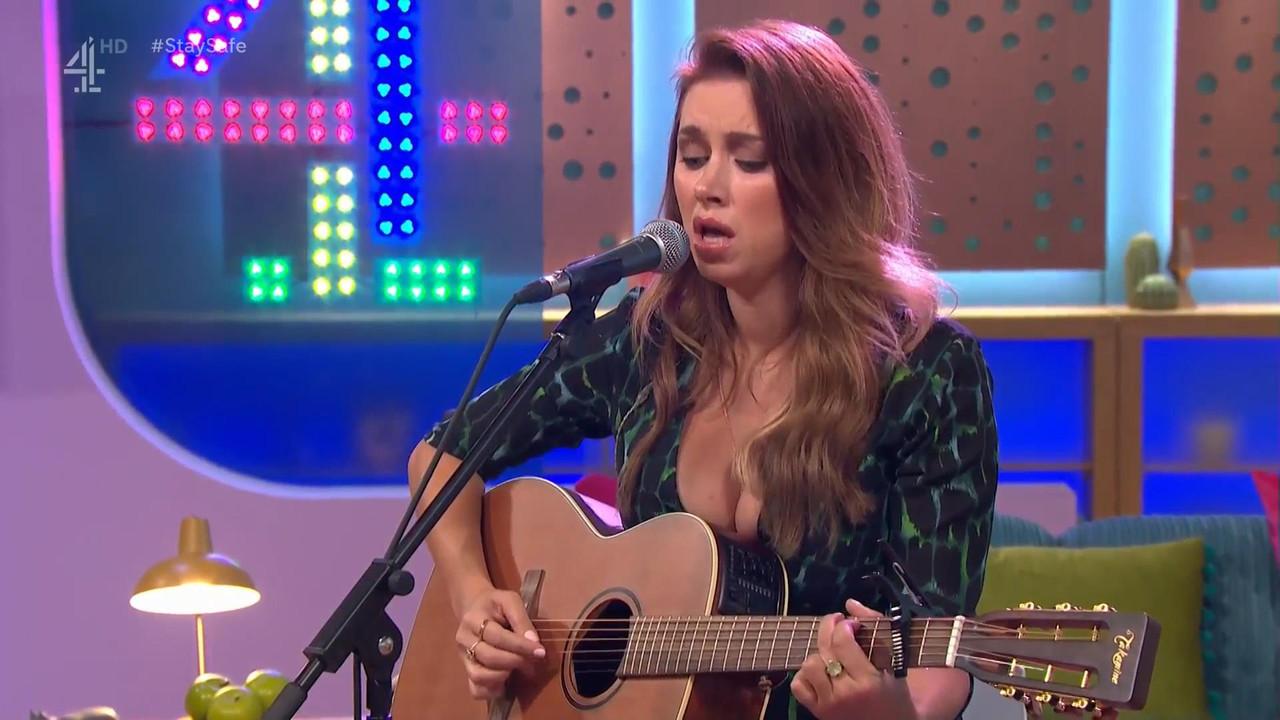 Una Healy 160820.mp4_snapshot_09.12_[2020.08.16_21.50.22]