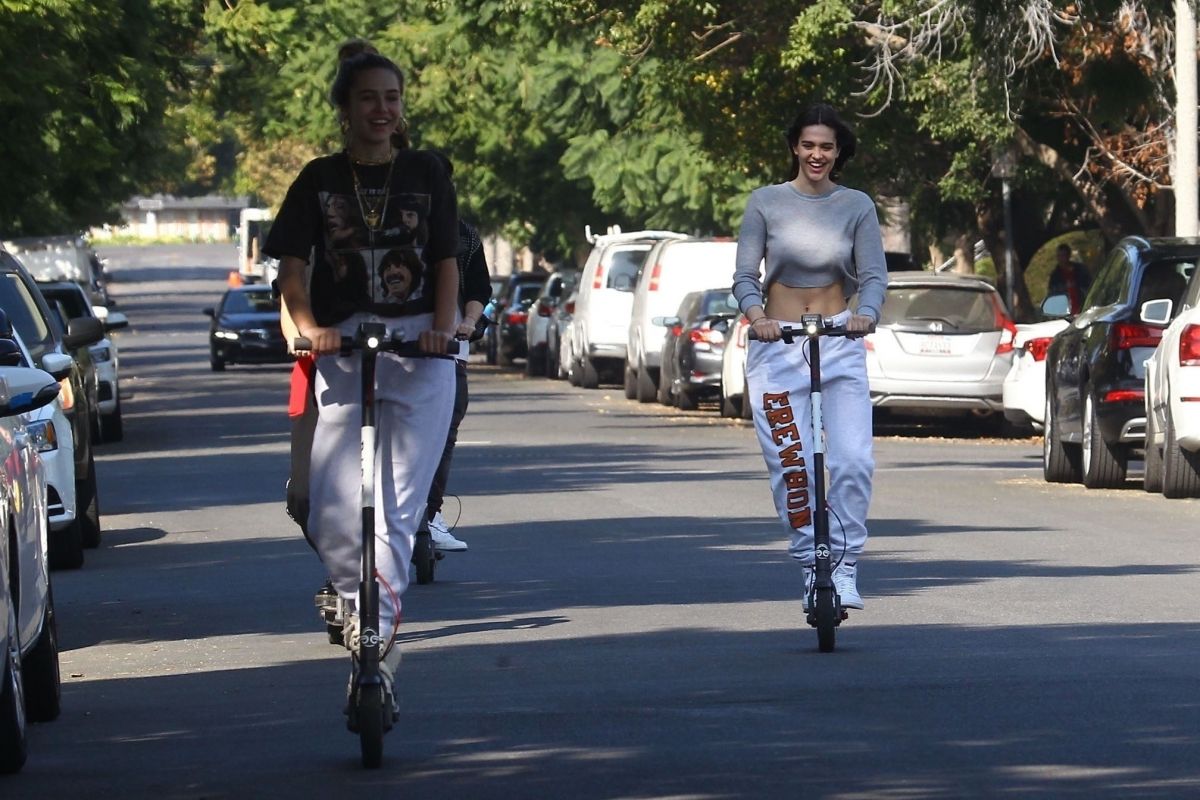 amelia-and-delilah-hamlin-out-in-west-hollywood-11-18-2018-5