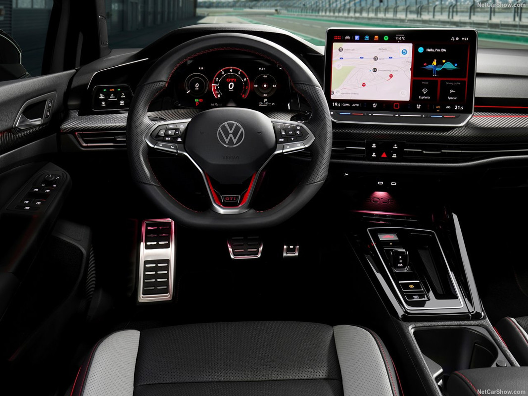 volkswagen-golf-viii-gti(8)