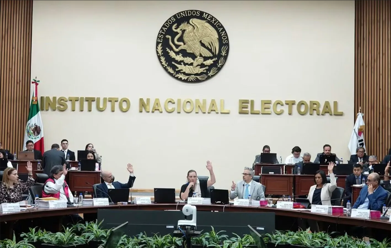 INE aprueba sedes y formatos para debates presidenciales en elecciones 2024
