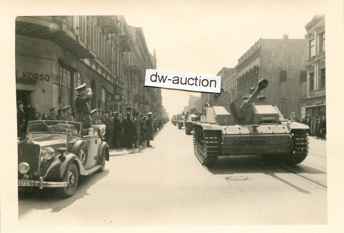 Sturmgeschütz Abt. , Kommandeur grüßt Stug mit L