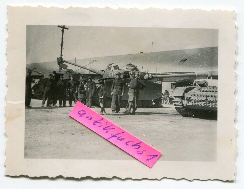 Deutscher Panzer IV lang mit 415 und Seitenschür