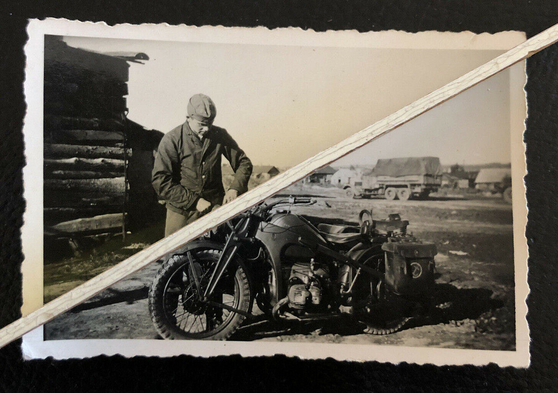 originales Foto Wehrmacht Motorrad Zündapp mit Division Abzeichen