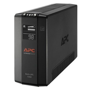 UPS APC Back-UPS Pro 1000VA mostrando su pantalla LCD.