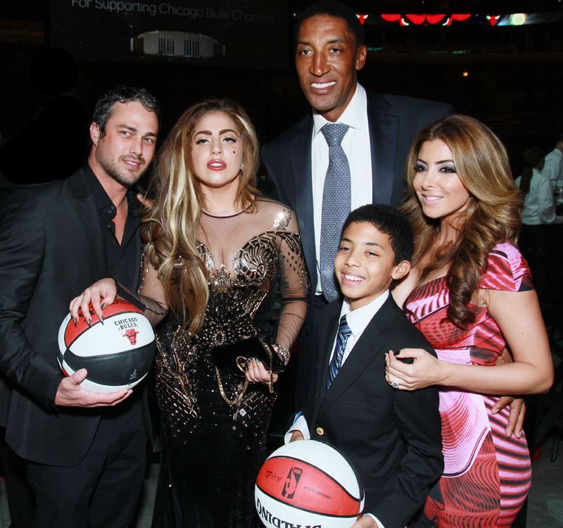 1-8-13-Attends-Bulls-Annual-Charity-Dinn