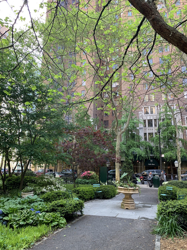 B0E8BE52-464A-45D1-9ABF-B1E0B6CFEB0A