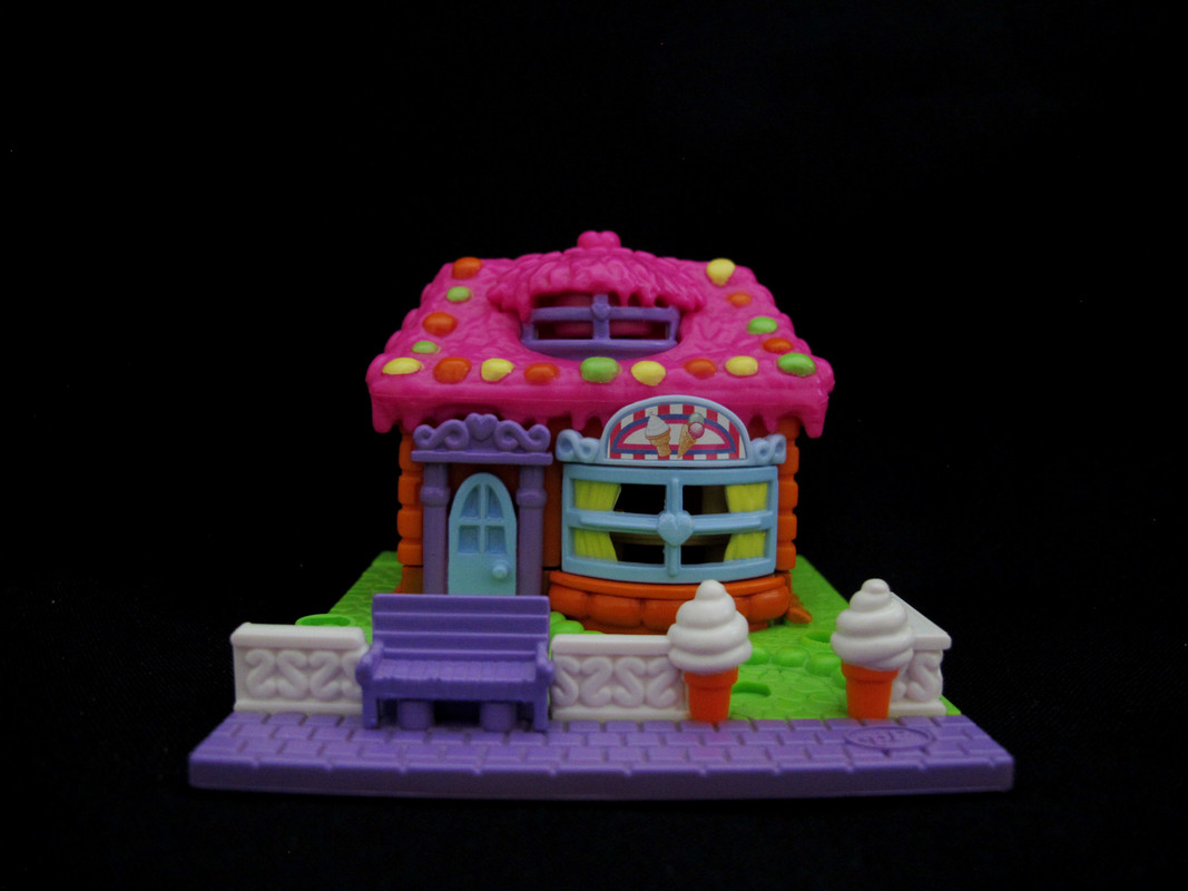 2006 Ice Cream Parlor Polly Pocket (1)