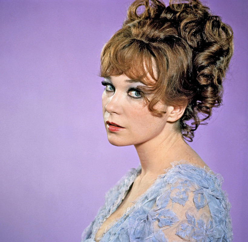 Shirley_MacLaine_c87