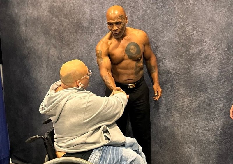 Майк Тайсън: Свалих си тениската, за да ви покажа на какво залагате