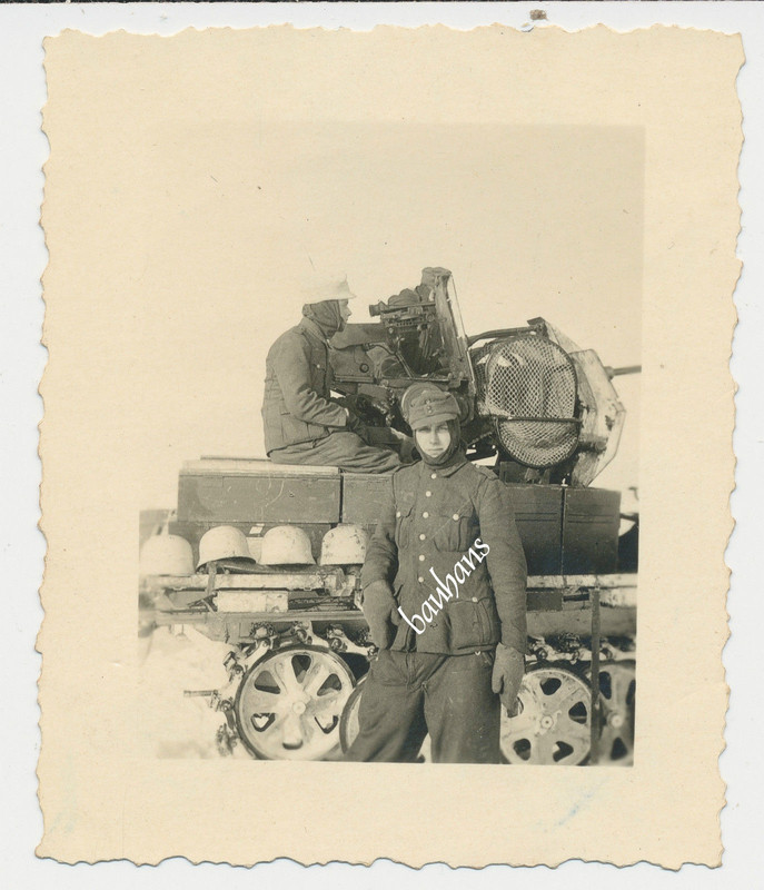 Jäg.Btl.2 Sd.Kfz mit Flak-Geschütz Russland-Feld