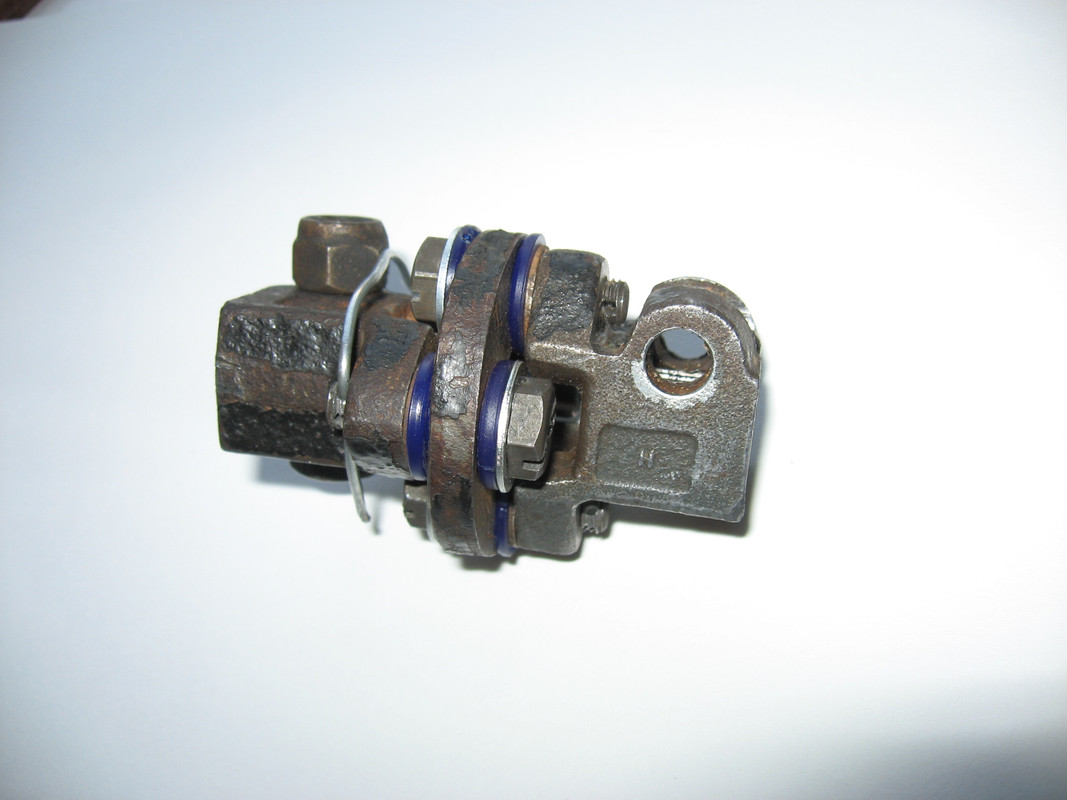 Lower steering coupling ready to be wirelocked