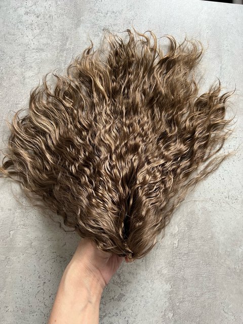 волосы. красивые блестящие волосы. мягкие длинные волосы. красивые волосы. девушка с красивывымиволосами.