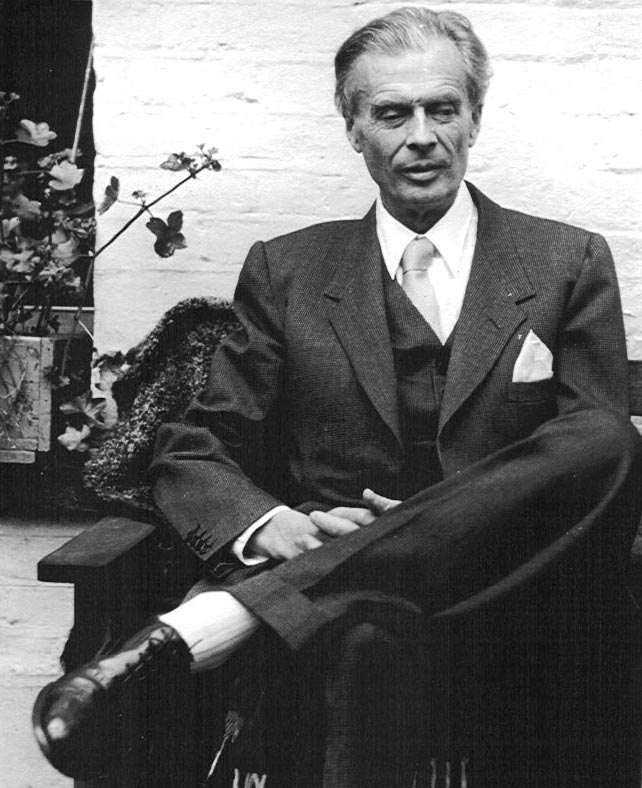 18-Aldous-Sitting