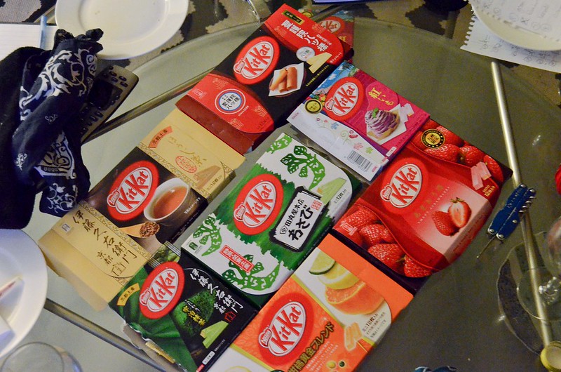 Ilustrasi KitKat Jepang yang memiliki banyak varian rasa unik.