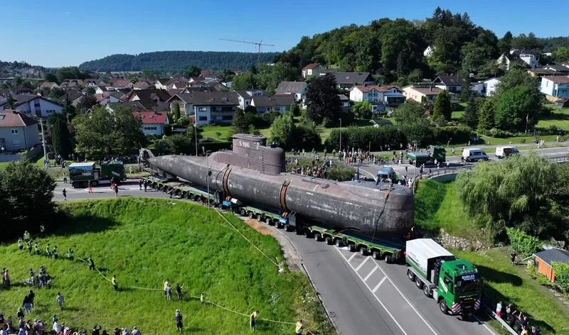 german-submarine-u-17-s196-is-transported-by-road-from-v0-nduvm1hcl8fd1.webp