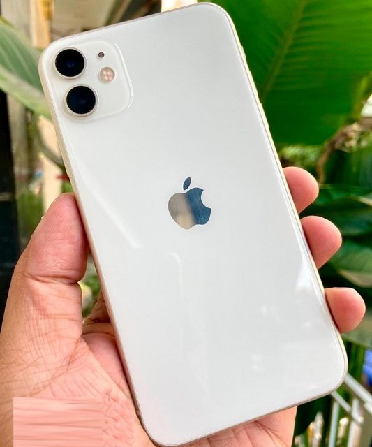 iPhone 11 Apple 64GB branco, Tela de 6,1”, Câmera Dupla de 12MP, iOS