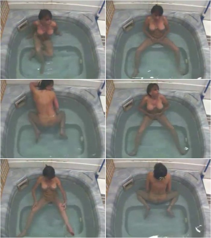 hot-tub-play-3.jpg
