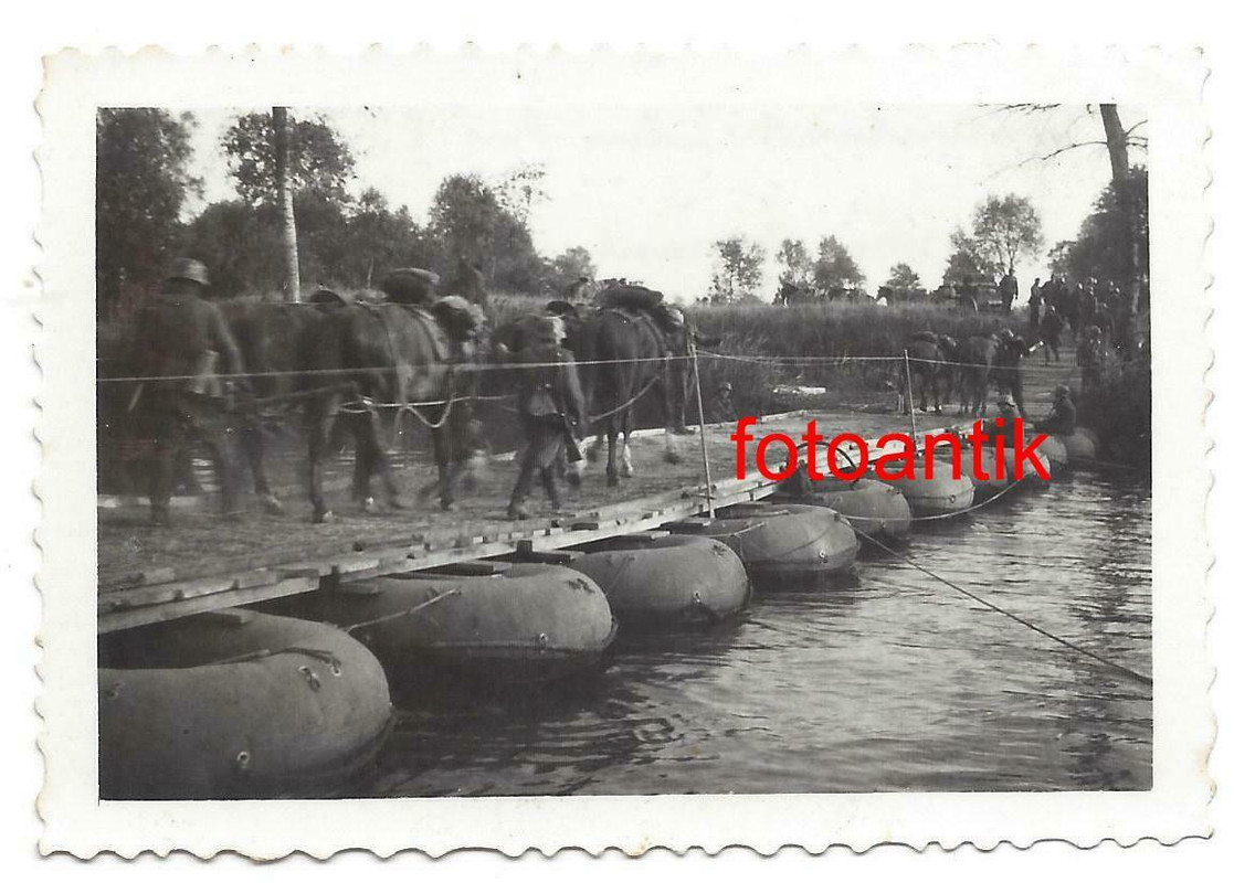 Frankreich Vormarsch über Behelfsbrücke Übergang Schlauchboot Top
