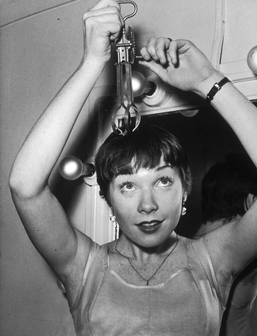 Shirley_MacLaine_b58