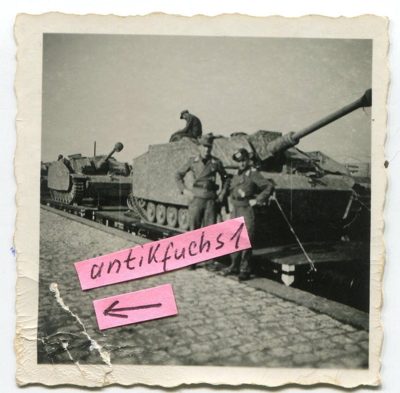 Panzer-Sturmgeschütz von Karl Buckel auf Eisenbahn 1944