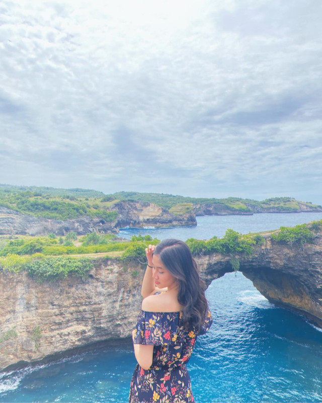 Portet cantik Keisya Levronka, pelantun lagu Tak Ingin Usai saat sedang traveling.