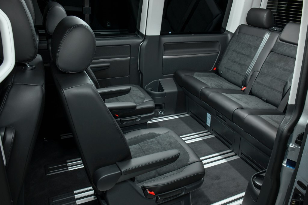 Volkswagen Multivan interior - вид сбоку