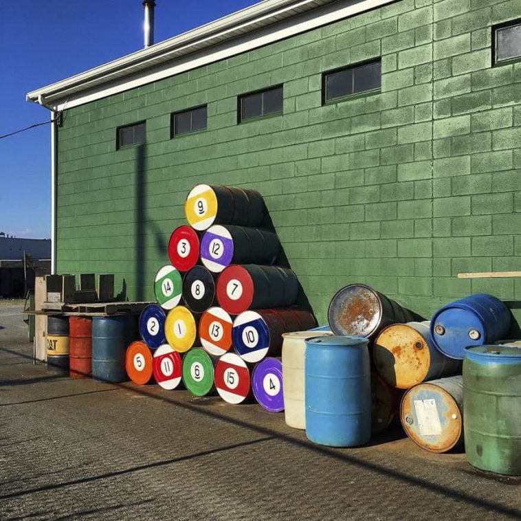 Талантливый художник преображает улицы города, пока его не поймала полиция