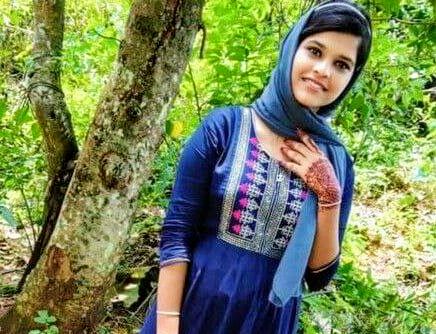 Desi girl showing her boob exclusive mms