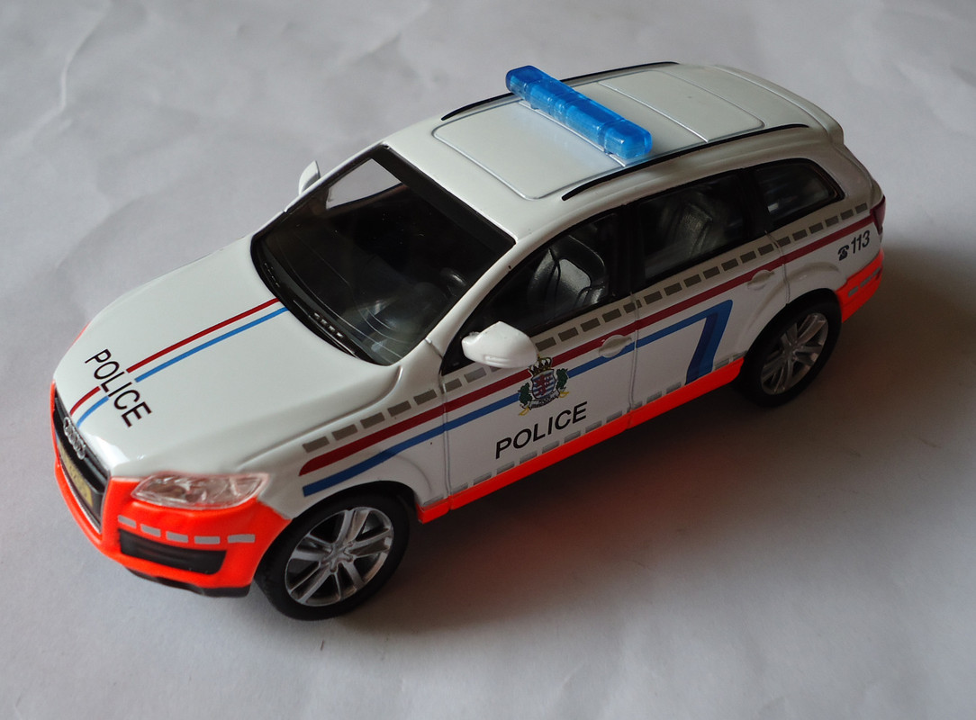 Audi-Q7 Police