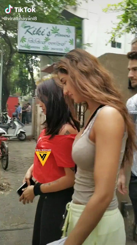 VideoCapture_20191227-200054