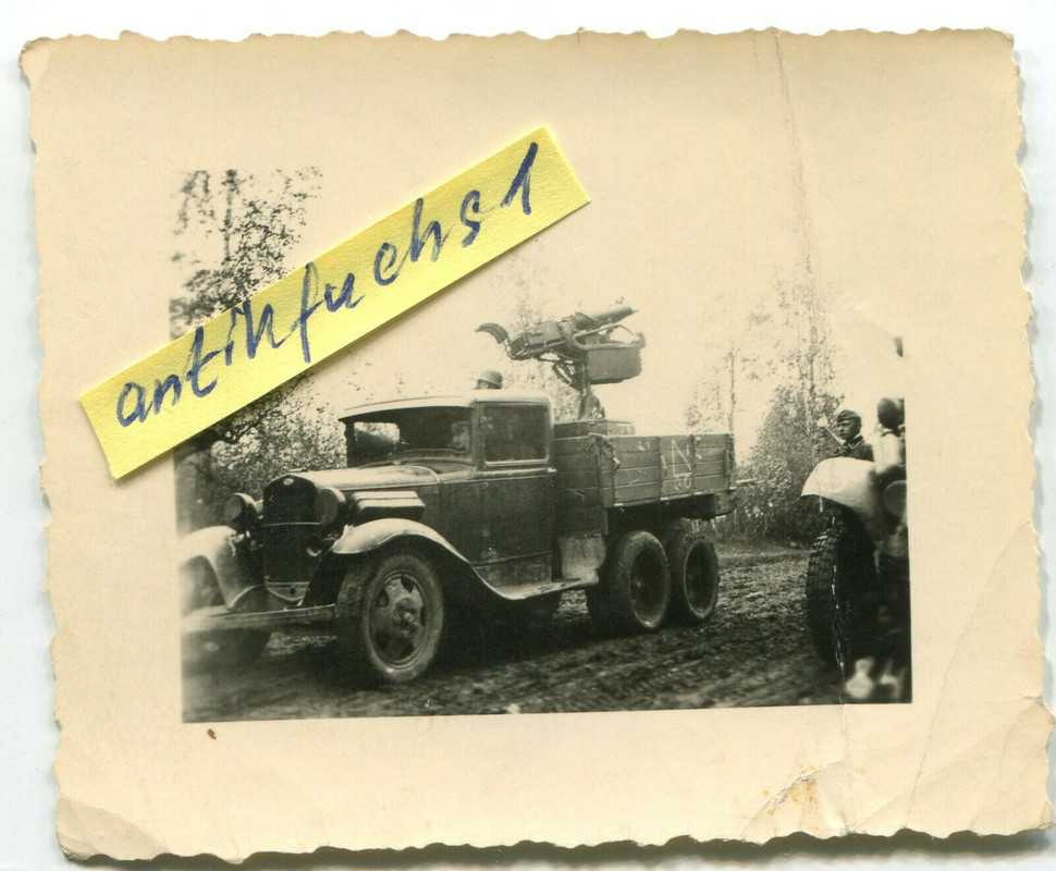 Beute-LKW aus Rußland mit MG-Aufbau und taktischem WH-Zeichen